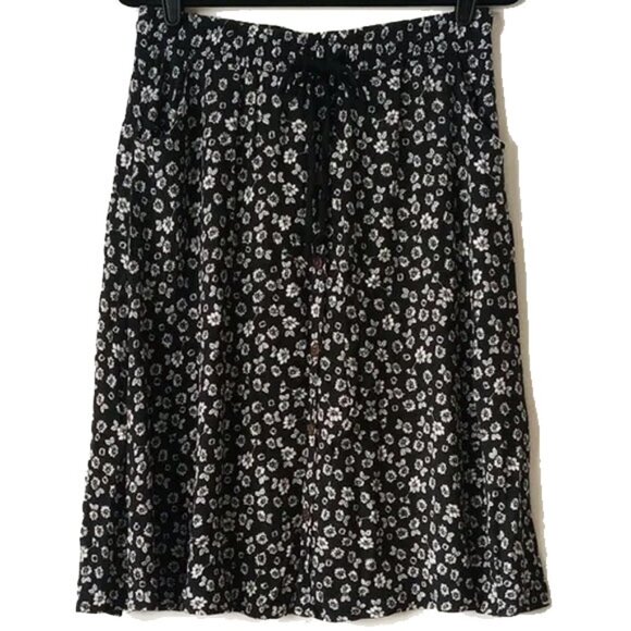 LuLaRoe Pull On Faux-Button Flare Skirt S Black Ditzy Floral Pockets - Picture 1 of 7